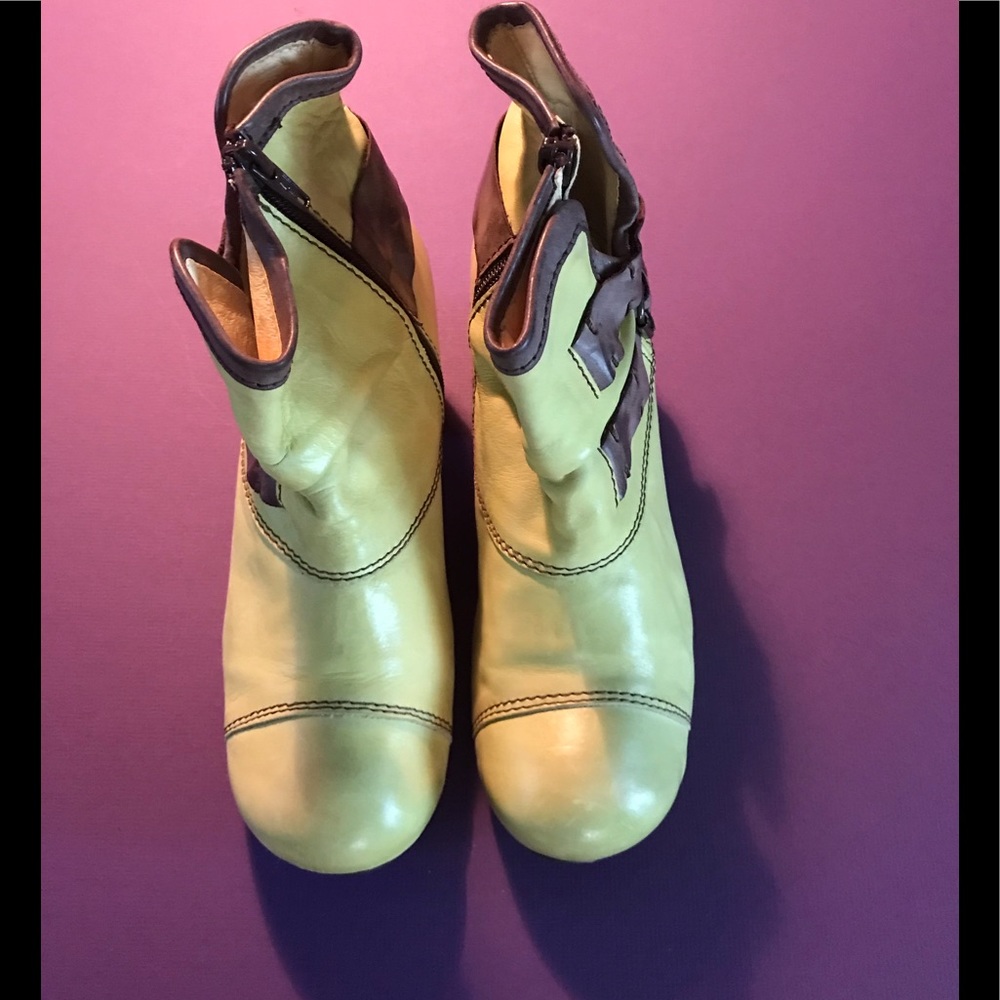Made in Germany. Tiggers ankle boot. Light green.